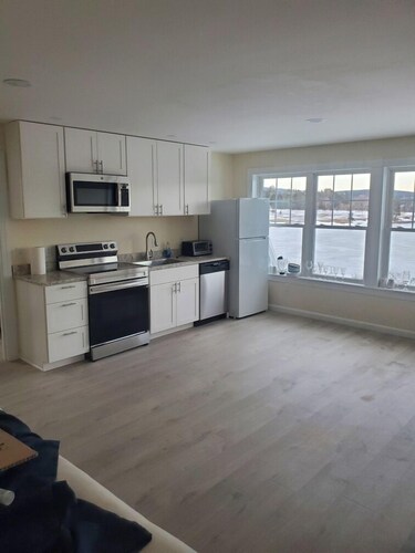 Acadia Waterfront 2bed/2bath, Private Acadia Waterfront 2 bedroom/2 bath