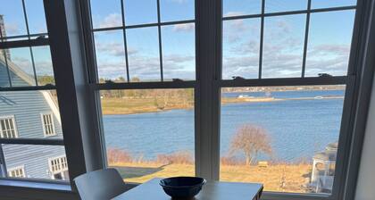 Acadia Waterfront 2bed/2bath, Private Acadia Waterfront 2 bedroom/2 bath