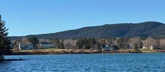 Acadia Waterfront 2bed/2bath, Private Acadia Waterfront 2 bedroom/2 bath