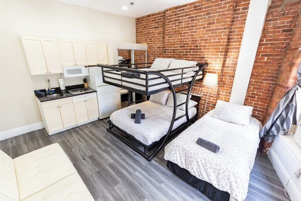 1 chambre, fer et planche à repasser, Wi-Fi, literie fournie