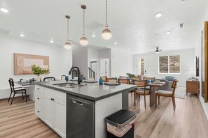 Interior - Brand New! Desert Cliff – Sleeps 20 Guests! (Hurricane)