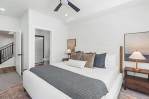 4 bedrooms, desk, iron/ironing board, travel crib - Brand New! Desert Cliff – Sleeps 20 Guests! (Hurricane)