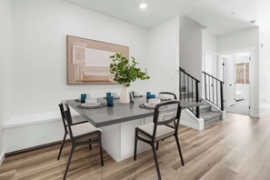 Dining - Brand New! Desert Cliff – Sleeps 20 Guests! (Hurricane)