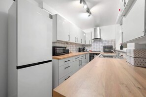 Fridge, microwave, oven, coffee/tea maker