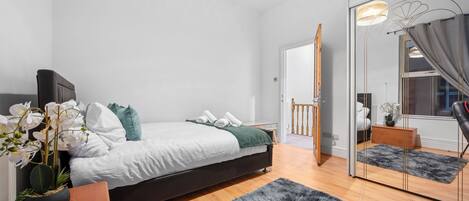 4 chambres, fer et planche à repasser, Wi-Fi, draps fournis