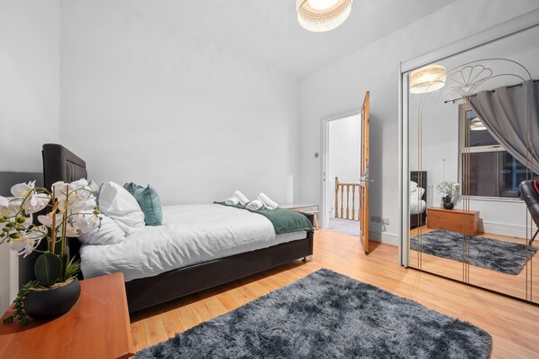 4 Schlafzimmer, Bügeleisen/B�ügelbrett, WLAN, Bettwäsche