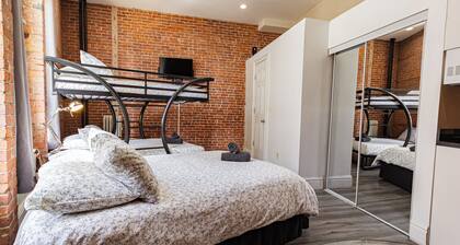 Chic STUDIO with WiFi near Empire State Building