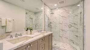 Hair dryer, towels - Ideal Coastal Luxury Escape: Residence 302 (Siesta Key)