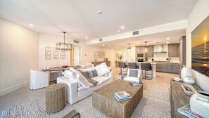 Smart TV - The Perfect Spot For you Family's Dream Beach Vacation: Residence 308 (Siesta Key)