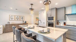 Fridge, microwave, oven, stovetop - The Perfect Spot For you Family's Dream Beach Vacation: Residence 308 (Siesta Key)