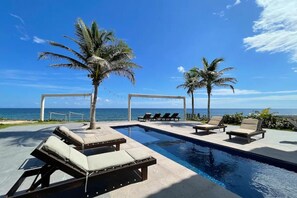 Pool - Villa Mia - 7BR Seafront Villa, Pool & Concierge (Akumal)