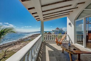 Property grounds - Villa Mia - 7BR Seafront Villa, Pool & Concierge (Akumal)