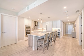 Fridge, microwave, oven, stovetop - Coastal Contemporary Residence with Spectacular Gulf Views: Residence 403 (Siesta Key)