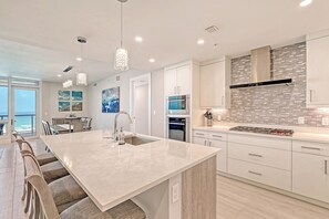 Fridge, microwave, oven, stovetop - Coastal Contemporary Residence with Spectacular Gulf Views: Residence 403 (Siesta Key)