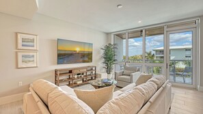 Smart TV - Perfect for a More Intimate Getaway: Residence 408 (Siesta Key)
