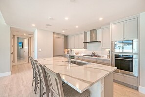 Fridge, microwave, oven, stovetop - Spectacular Residence with Sweeping Beach Views: Residence 410 (Siesta Key)