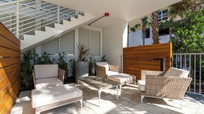 Terrace/patio - Spectacular Residence with Sweeping Beach Views: Residence 410 (Siesta Key)