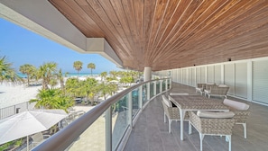 Outdoor dining - Spectacular Residence with Sweeping Beach Views: Residence 410 (Siesta Key)