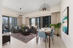 TV - Elevated Living w/ Spectacular Burj Khalifa Views (Dubai)