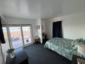 6 bedrooms, WiFi, bed sheets