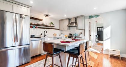 The Pines- Luxury Norwich home 5 miles to Dartmouth
