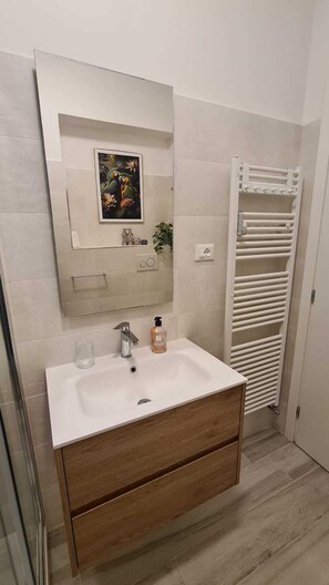 Bathroom - ELEONORA'S HOUSE (Trieste)