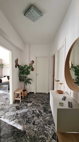 Apartment, 1 Double Bed, Non Smoking | Living area | Flat-screen TV