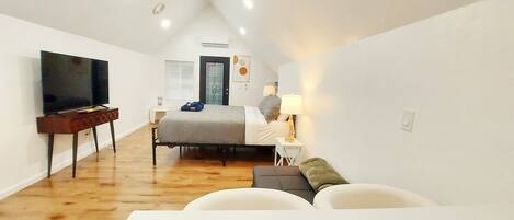 1 dormitorio, tabla de planchar con plancha, wifi y ropa de cama