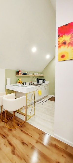 Private kitchen - Chic studio with WiFi and AC in serene Springville (Springville)
