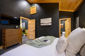 3 slaapkamers, een strijkplank/strijkijzer, gratis wifi, beddengoed