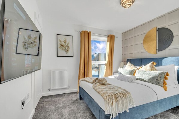 3 bedrooms, iron/ironing board, WiFi, bed sheets