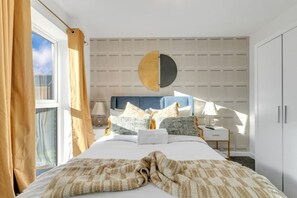 3 bedrooms, iron/ironing board, WiFi, bed sheets