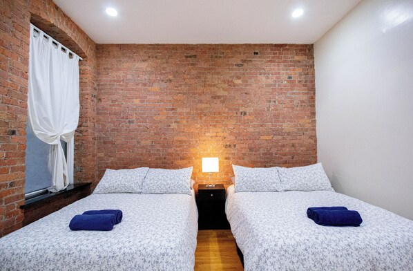 1 chambre, fer et planche à repasser, accès au Wi-Fi (inclus)