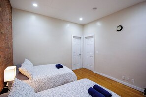 1 chambre, fer et planche à repasser, accès au Wi-Fi (inclus)
