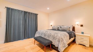3 habitaciones, tabla de planchar con plancha, wifi y ropa de cama