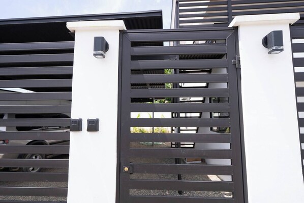 Exterior detail - Modern Couple’s Apartment Near Marino Ballena, Apartamento para Parejas cerca de Marino Ballena (Uvita)