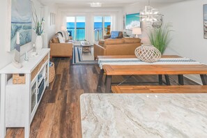 Smart TV - NEWLY renovated 2 BR, 2 BA TOP Floor, Beachfront Condo...Gated Community (Panama City Beach)