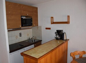 Fridge, microwave, dishwasher - 200m from ski slopes, 1st floor, balcony, tv, ski locker, 30m², Champagny-en-Vanoise (Champagny-en-Vanoise)