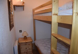 WiFi - 200m from ski slopes, 1st floor, balcony, tv, ski locker, 30m², Champagny-en-Vanoise (Champagny-en-Vanoise)