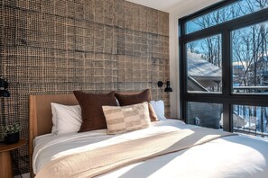 3 habitaciones, tabla de planchar con plancha y cuna de viaje