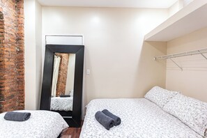 2 habitaciones, tabla de planchar con plancha, wifi y ropa de cama