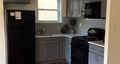 Astoria Gem: Comfort & Style