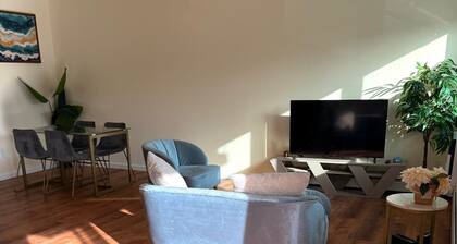 Astoria Gem: Comfort & Style