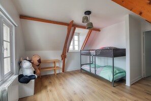 4 habitaciones, escritorio, cuna de viaje y wifi 