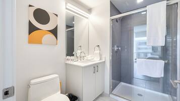 Family Apartment, 2 Bedrooms, Kitchen | Bathroom