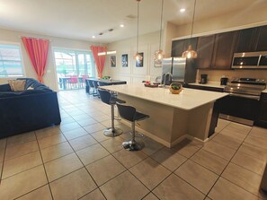 Private kitchen - 4413 Luxury 12 B.R 11.5BA 19 B.D in upscale community Pool/Game Close to Disney (Kissimmee)