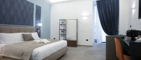 PIGNASECCA DOMUS SUITE AZZURRA | Frette Italian sheets, premium bedding, down duvets, memory-foam beds