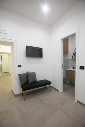 Superior-Vierbettzimmer, Balkon, Stadtblick | Badezimmer