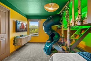 9 Schlafzimmer, Reisekinderbett, WLAN, Bettwäsche