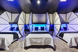 9 bedrooms, travel cot, WiFi, bed sheets